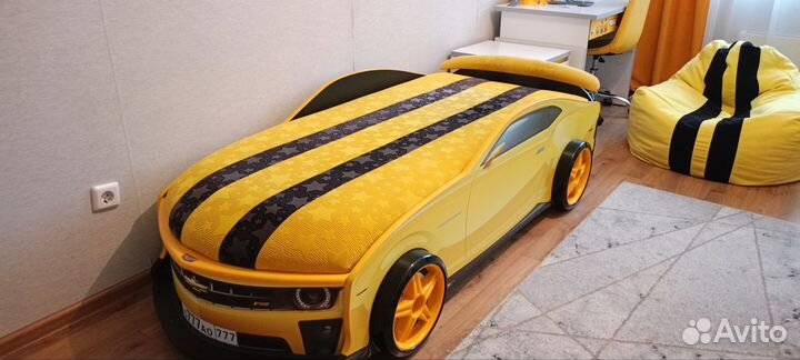 Детская кровать машина