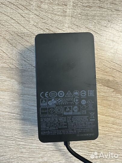 Зарядное устройство Microsoft Surface