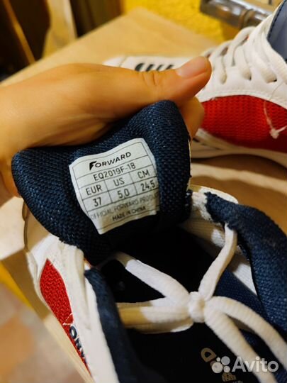 Кроссовки кожаные 37 женские