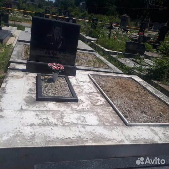 Работы на кладбище