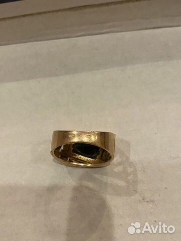 Мужской золотой перстень с камнем