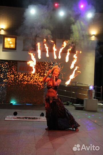 Экстрим-шоу со змеей бармен-шоу огонь отели