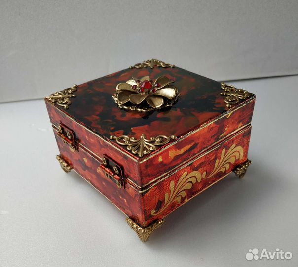 Маленькая шкатулка для украшений. Ручная работа