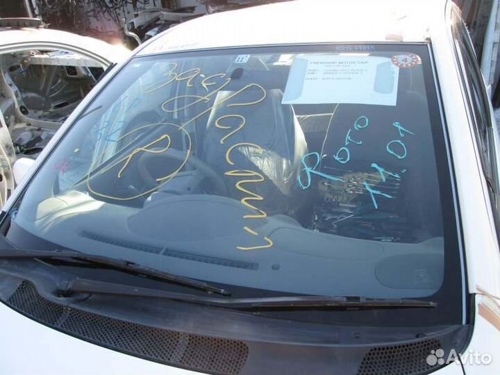 Лобовое стекло Toyota Platz NCP16 2NZ-FE 2001/11