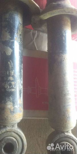 Продам стойки задние на Ниссан