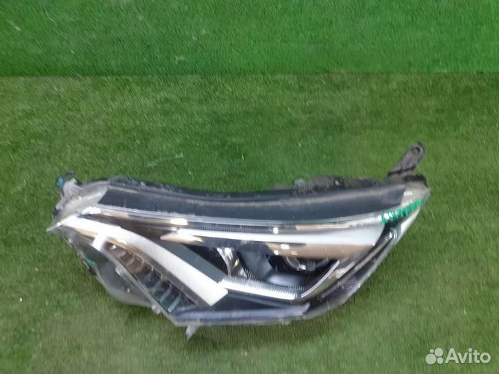 Фара левая Toyota RAV4