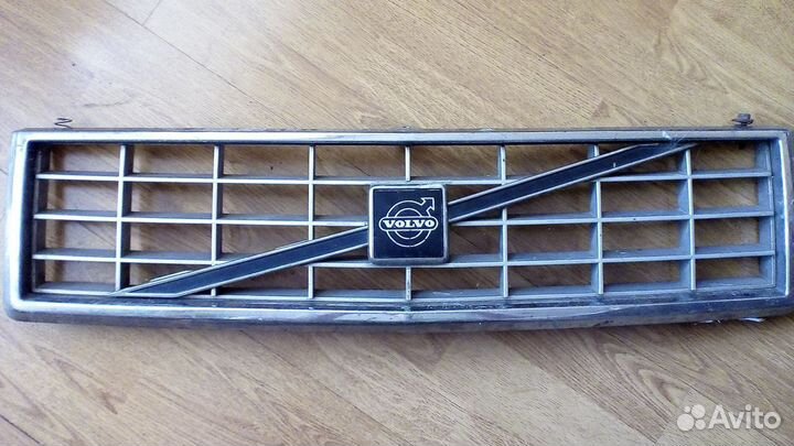 Решетка радиатора Volvo 340