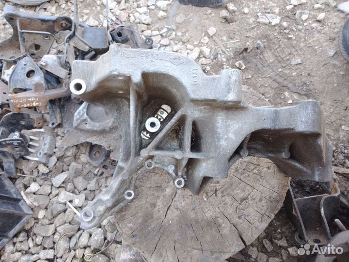 Кронштейн кондиционера Renault Laguna 1