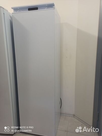 Встраиваемый холодильник Weissgauff 178