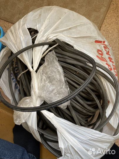 Интернетный кабель на троссе