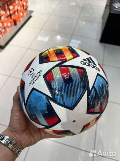 Футбольный мяч adidas лига чемпионов 2022