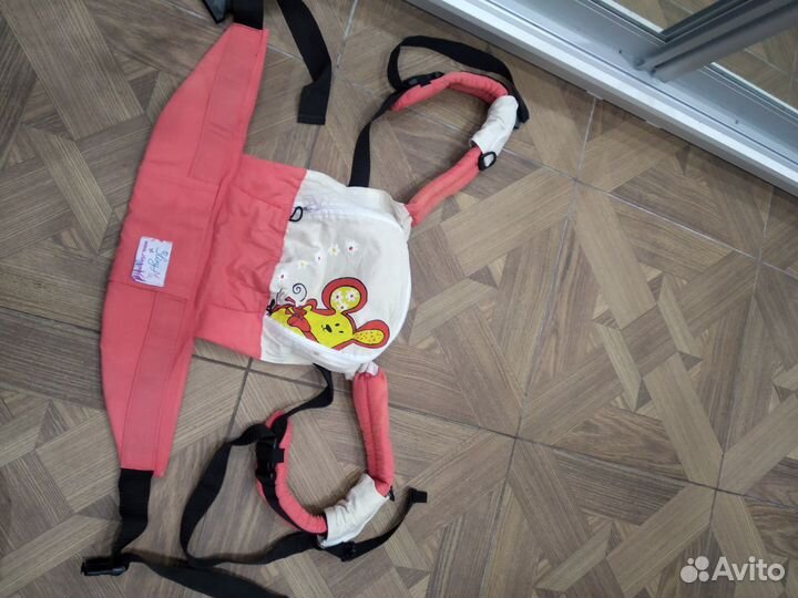 Эргономичный рюкзак лицом к маме