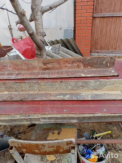 Угол металлический