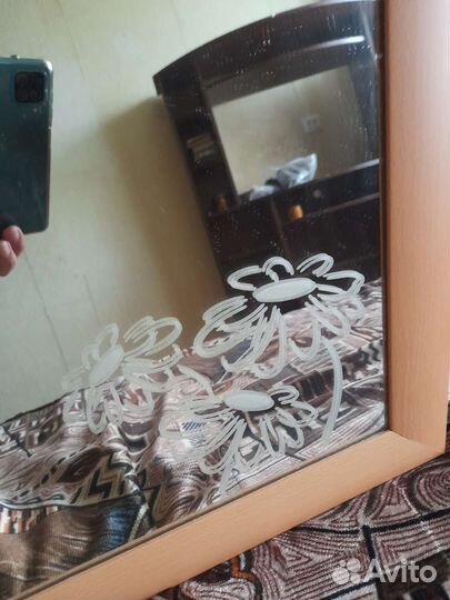 Зеркало настенное в раме