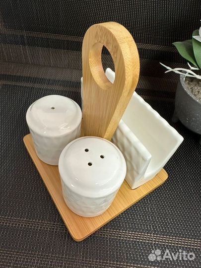 Набор для специй на деревянной подставке, 3 предме