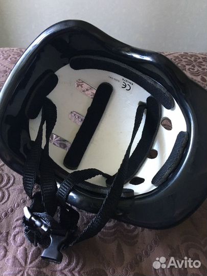 Шлем для ребёнка. В отличном состоянии. Очень крас