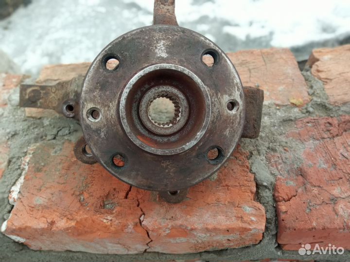 Поворотный кулак renault logan левый