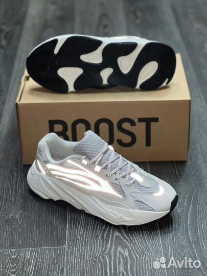 Adidas yeezy boost 700