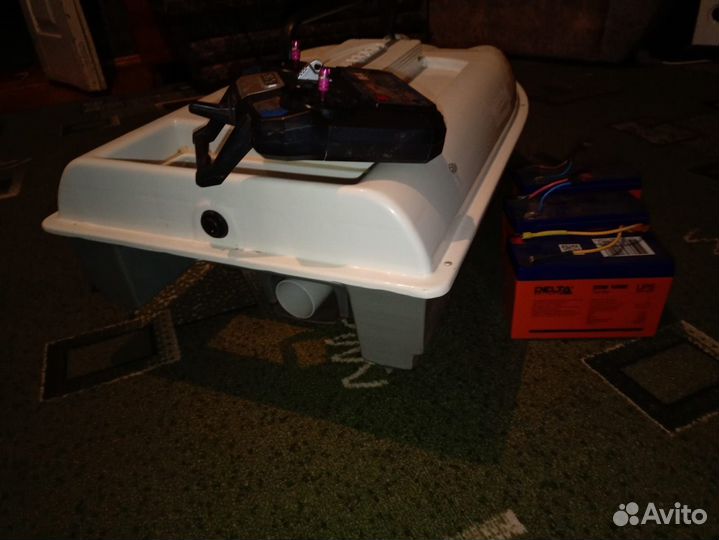 Прикормочный кораблик для рыбалки