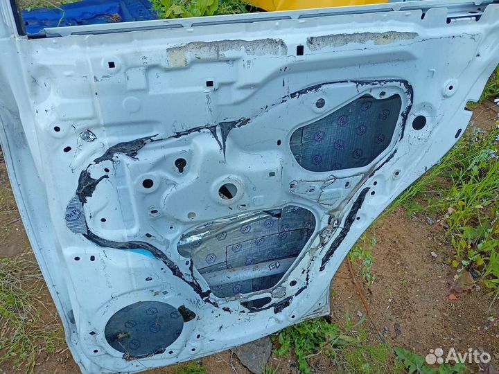 Дверь задняя правая на toyota land cruiser prado