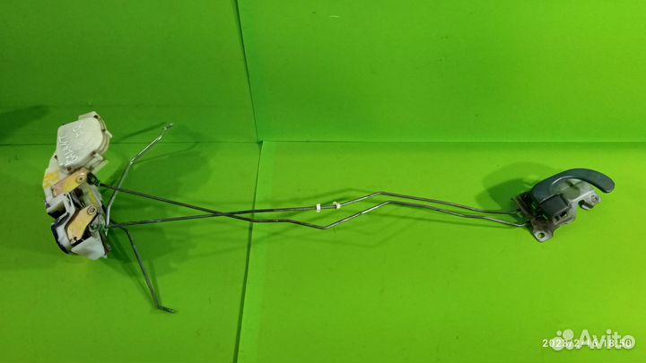 Замок двери передний правый Mitsubishi Galant 7