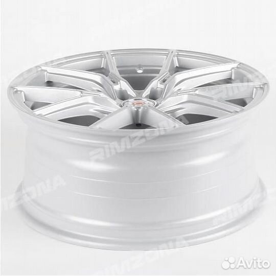 Литой диск в стиле vossen R18 5x114.3