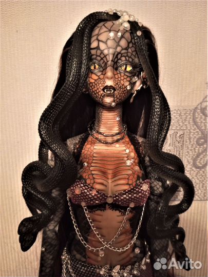 Медуза (греч. «повелительница», «стражница»)