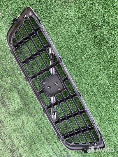 Решетка радиатора Volvo V70 BW 31255500