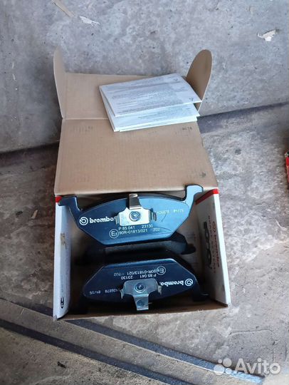 Тормозные колодки brembo