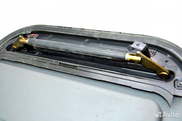 Люк в крыше renault trucks Premium (01.96)