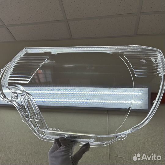 Уцененное стекло для фары Toyota Tacoma (2011-2015