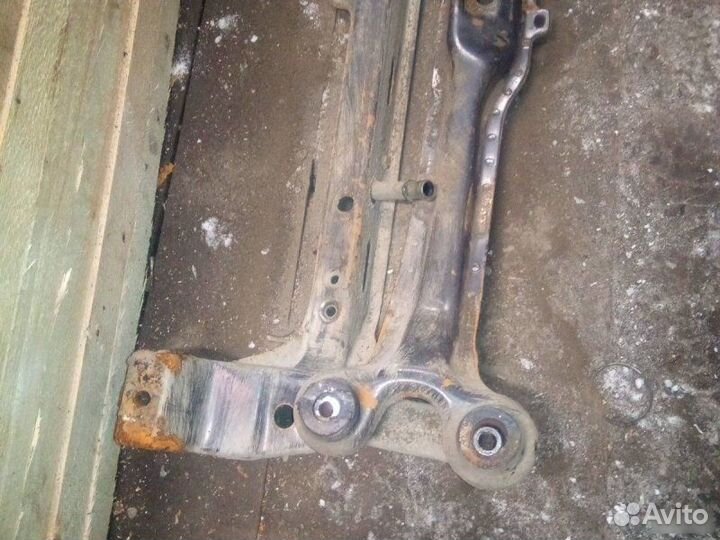 Балка подрадиаторная Volkswagen Passat B3 седан