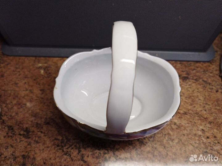 Ваза (конфетница) выполненная в виде корзины