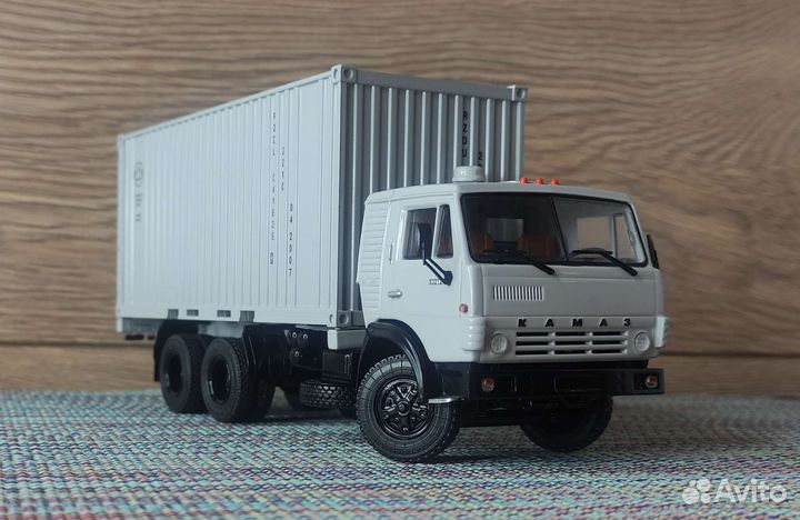 Камаз 53212 контейнеровоз, серый контейнер, 1/43
