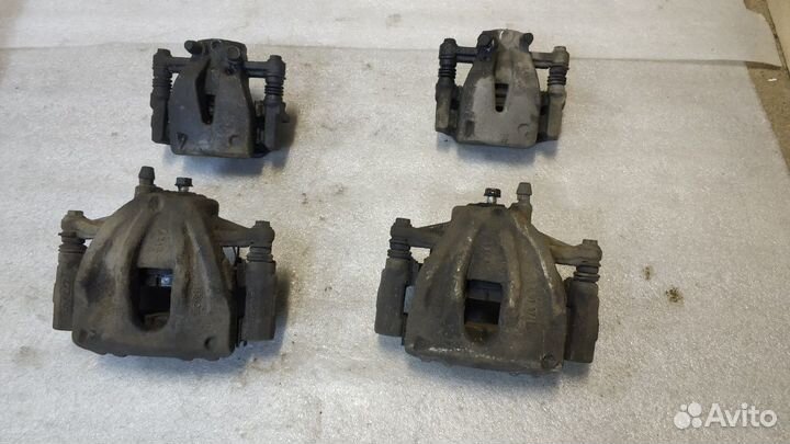 Тормозной суппорт на Toyota avensis 2