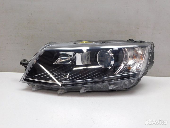 Фара левая Skoda Octavia 5E1941015B