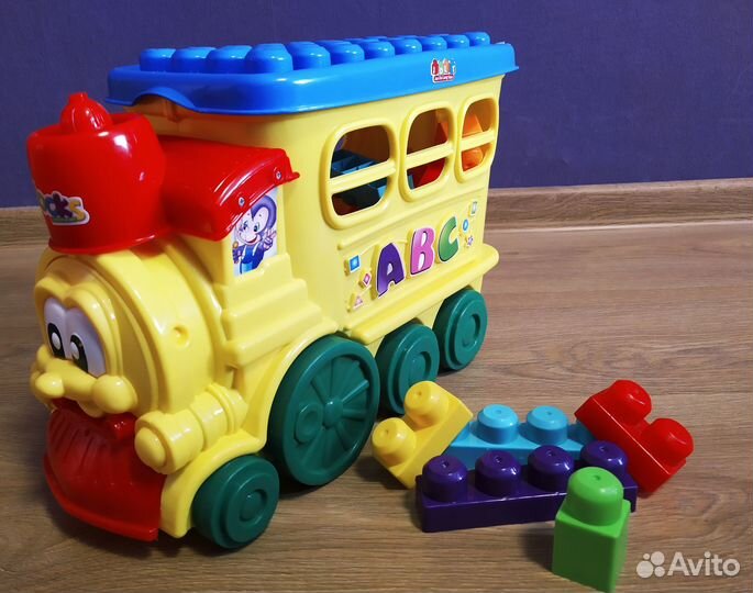 Блоки лего с паровозиком