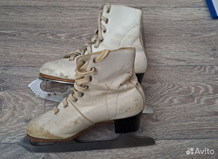 Коньки 83год