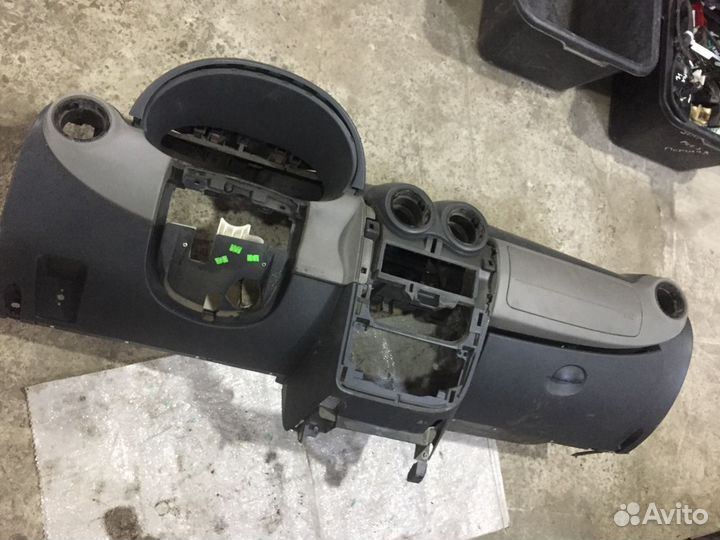 Парприз (Торпедо) Рено Логан Renault Logan