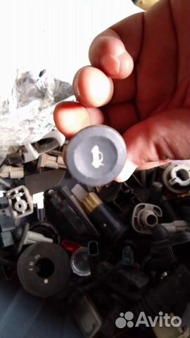 Кнопка багажника Ford Fiesta