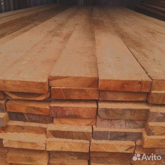 Строительный материал: доски из лиственницы