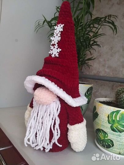 Новогодний гномик с подарком