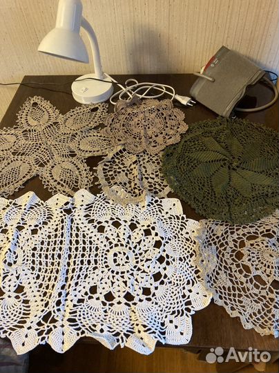 Вязанные крючком салфетки ретро разного размера