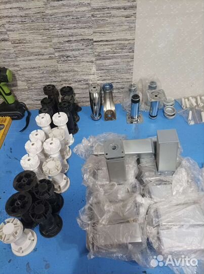 Мебельная фурнитура, крючки