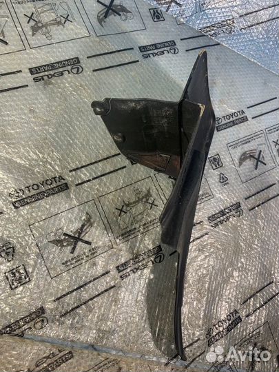 Брызговик задний правый Toyota Land Cruiser Prado