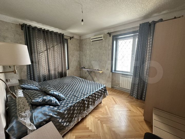 4-к. квартира, 130 м², 2/5 эт.