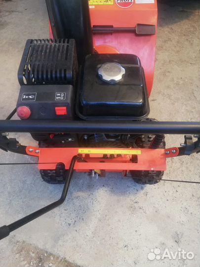 Снегоуборщик самоходный бензиновый