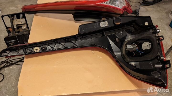 Volvo XC60 задний правый фонарь (2 шт с дефектами)