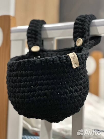 Вязаные корзинки на кроватку