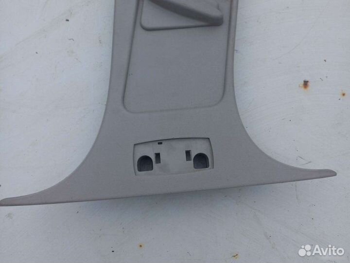 Обшивка центральной стойки правая Ford Focus 2